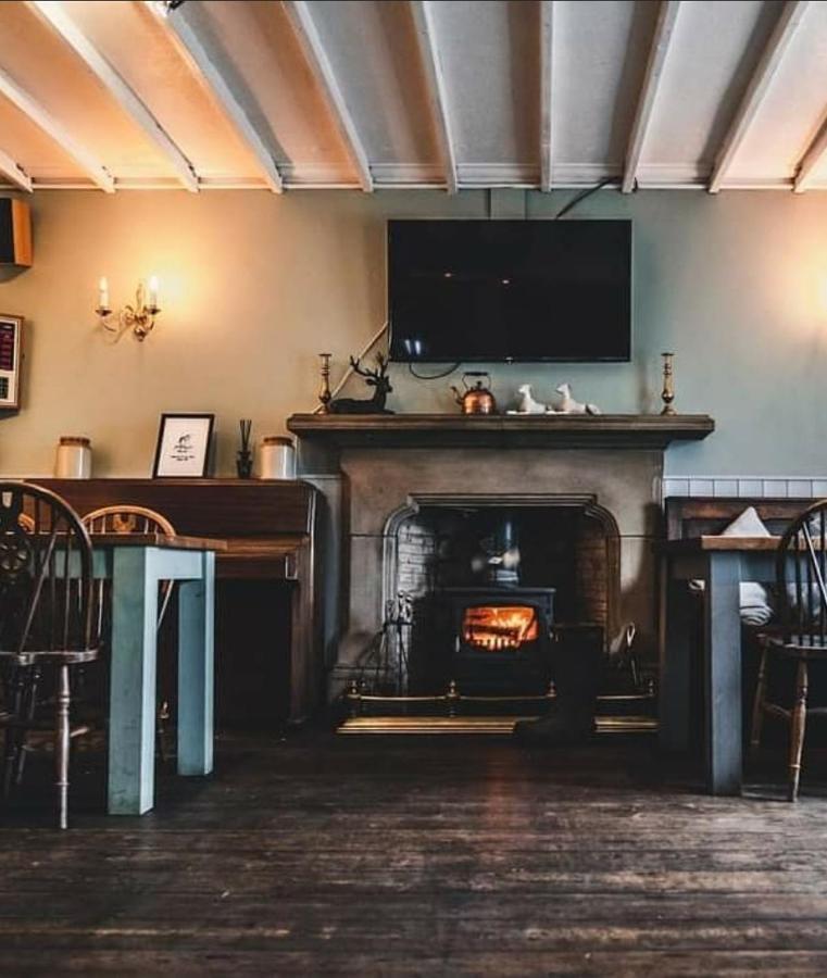 Peak District, The Greyhound Inn, Warslow Circa 1750 Exterior photo